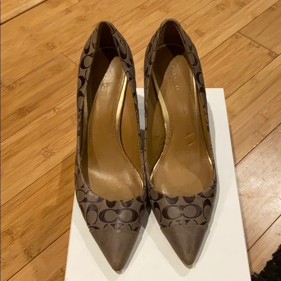 Amazing Coach Pumps! - Picture 7 of 9